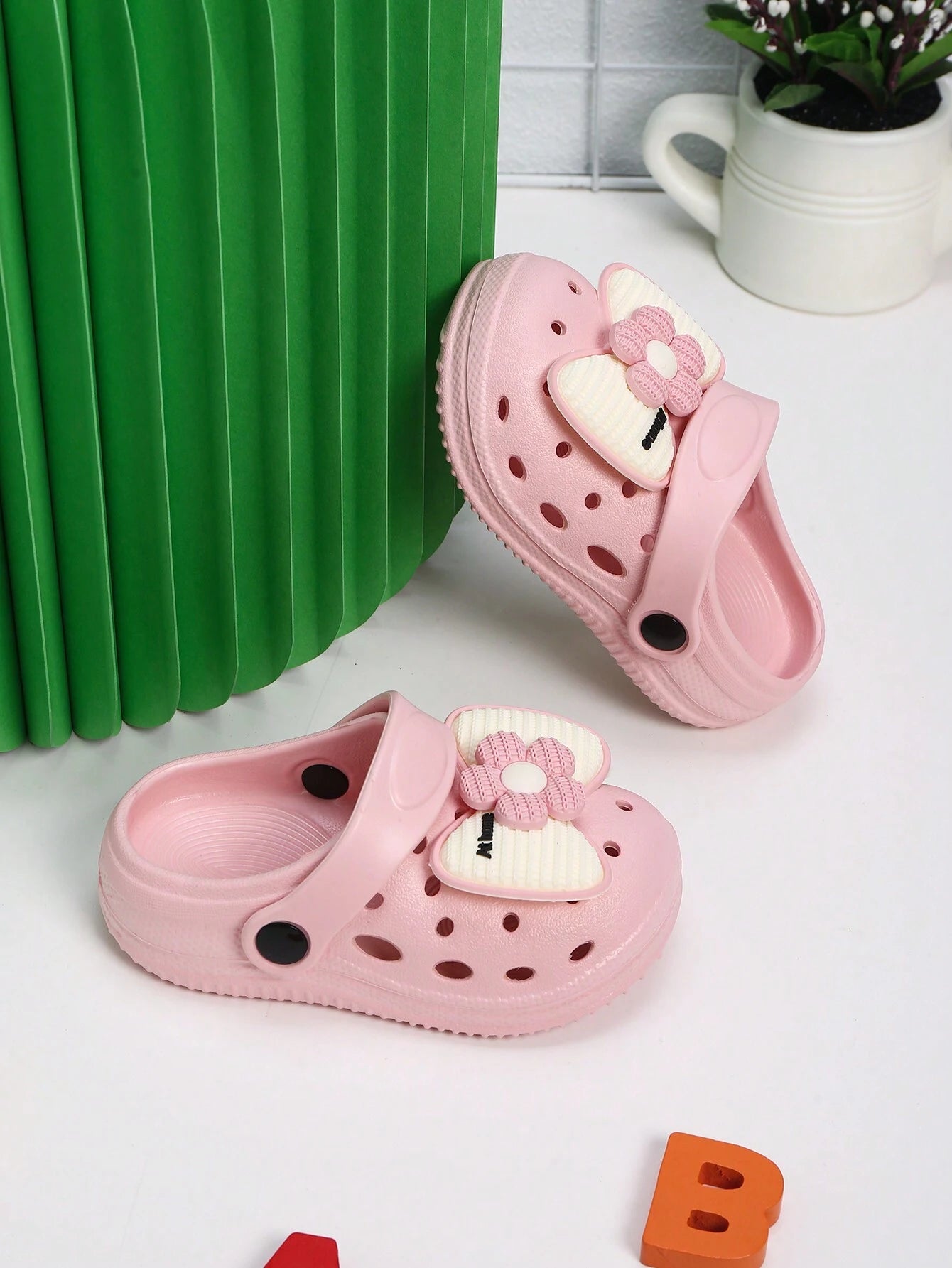 Girls' Hollow Out Flat Slip-Resistant Sandals With Cute Bowknot Buckle